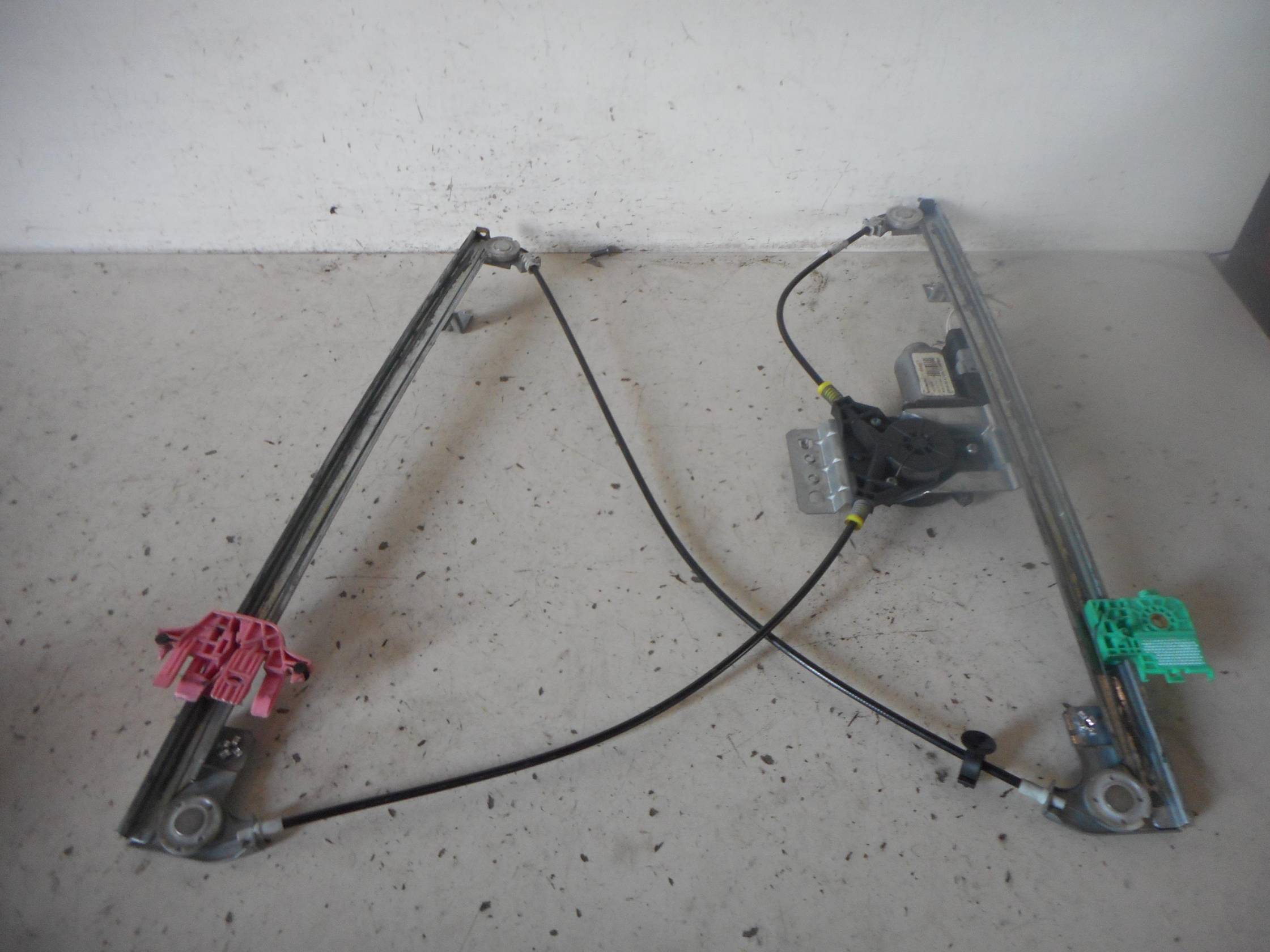 Alzacristallo elettr. porta ant. sx.